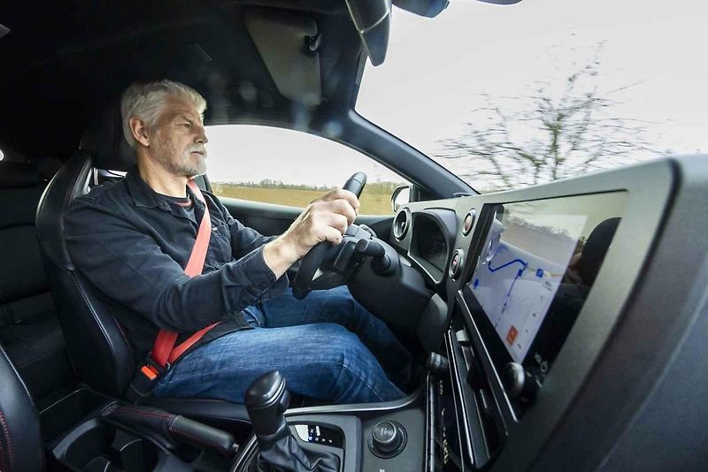 Pilot Filip Mareš svezl prezidenta Petra Pavla v rallyeovém speciálu. Pak si role vyměnili