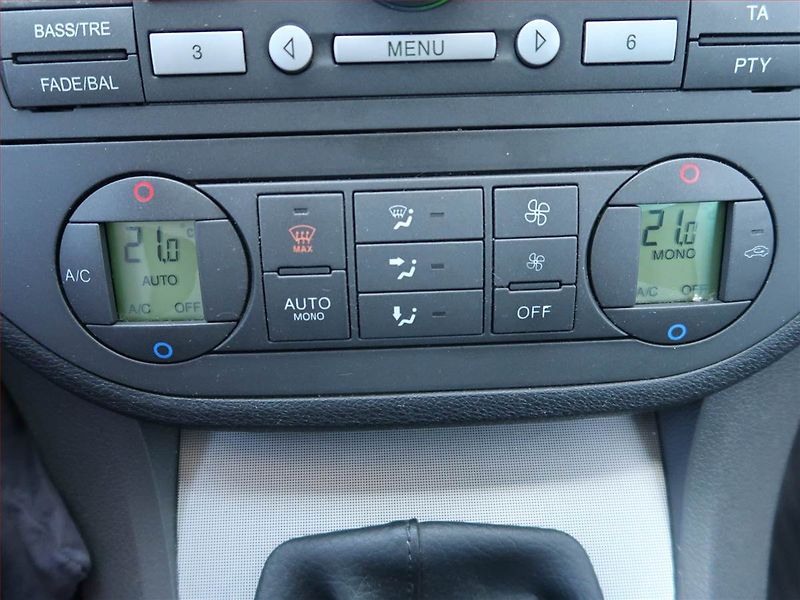 Ford C-MAX (2005) Trend 1.6 i, nová STK - fotka 14 z 16