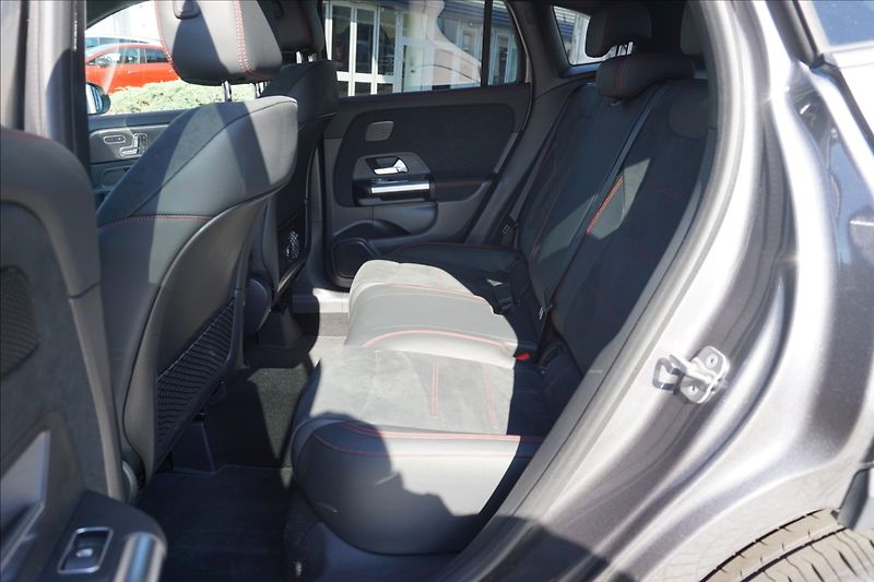 Mercedes-Benz GLA 2,0 200 d 4MATIC, CZ 1. Majite - fotka 18 z 18