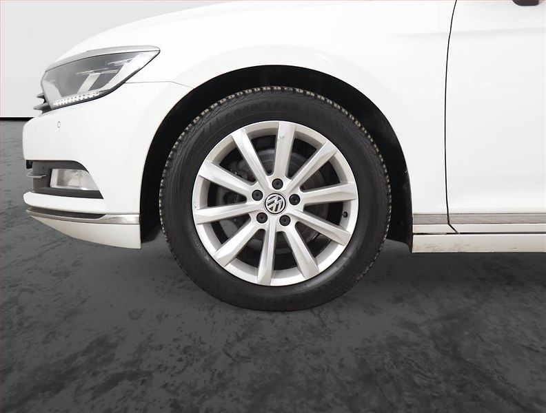 Volkswagen Passat (2017) Highline 2.0 TDI, Serv.kniha - fotka 15 z 20