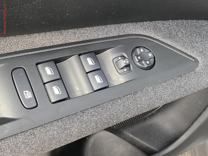 Peugeot 3008 (2021) 1.5 HDi, Style, AT, LED, navi - fotka 11 z 18