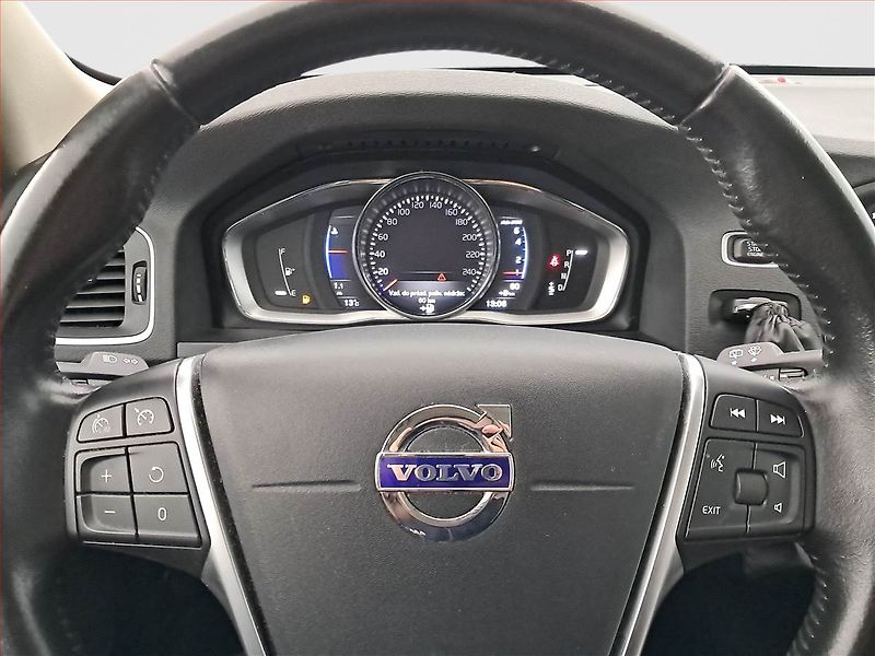 Volvo V60 (2017) T6 AWD, 4X4, Automat - fotka 16 z 16