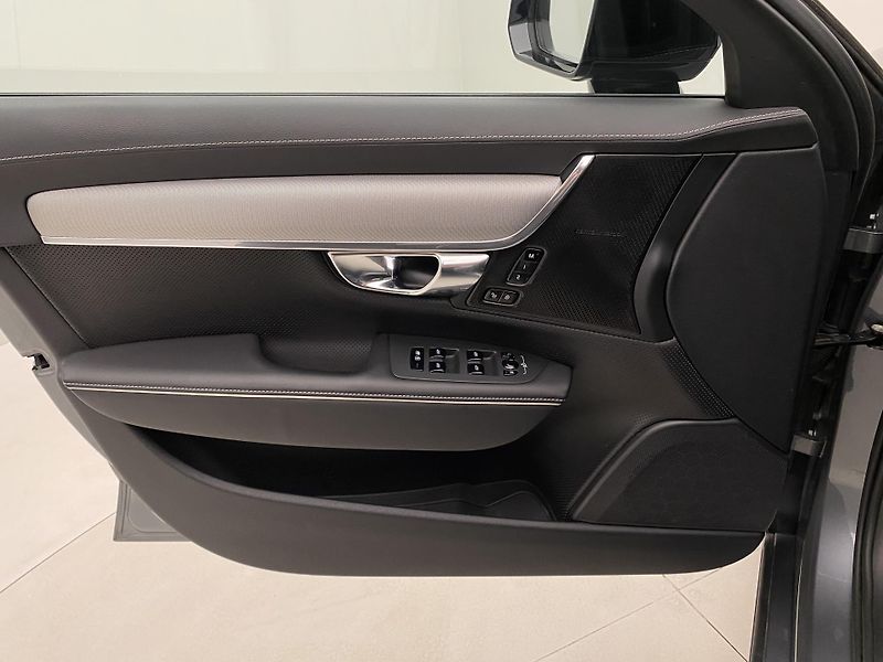 Volvo V90 D4 R-DESIGN AUT  - fotka 7 z 47