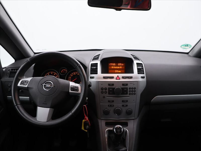 Opel Zafira 1,6 i 85kW Family STK 04/2028 - fotka 16 z 23