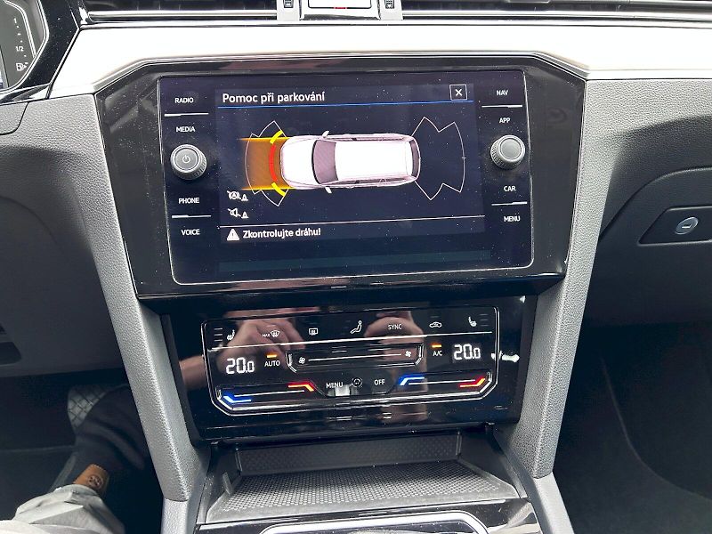 Volkswagen Passat (2022) 2.0 TSI 140kW DSG Elegance - fotka 19 z 35