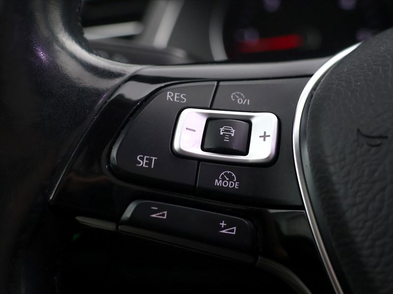 Volkswagen Passat 1,6 TDI Highline Tažné Panoram - fotka 19 z 37