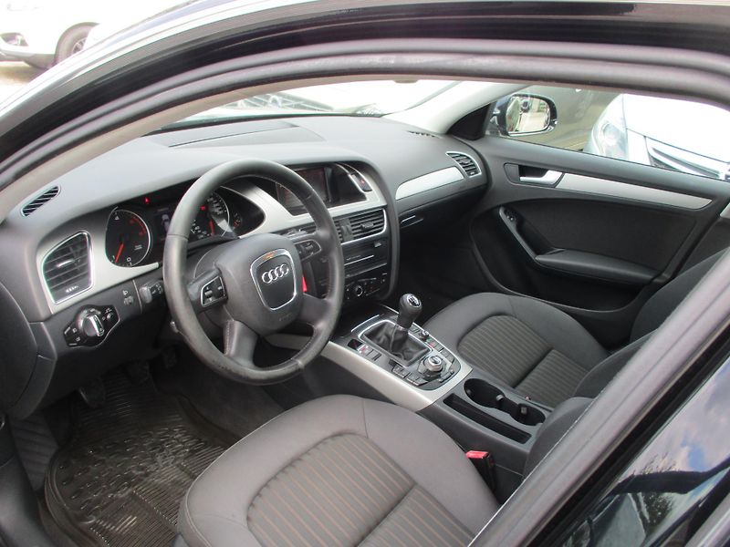 Audi A4 (2009) combi 2,0 TDi servis doložen - fotka 10 z 11