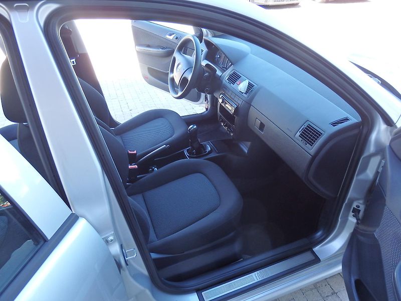 Škoda Fabia 1,4 16V 59kW KLIMA, ASR - fotka 10 z 15
