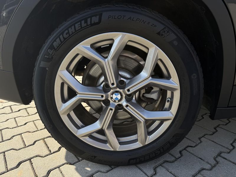 BMW X3 (2022) 30XD 210kW LASER PANORAMA CZ!! - fotka 41 z 43