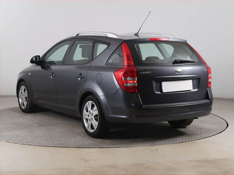 Kia Ceed (2009) 1.6 CRDi, nová STK, rezervace - fotka 4 z 13