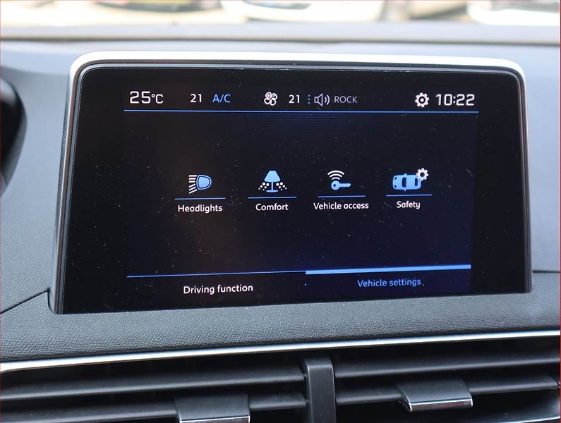 Peugeot 3008 (2018) 1.6 BlueHDi, Automat - fotka 19 z 20