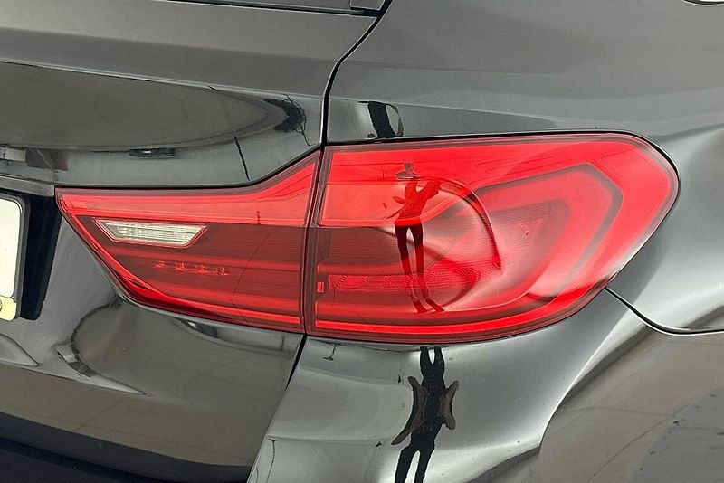 BMW Řada 5 530d xDrive - fotka 5 z 27