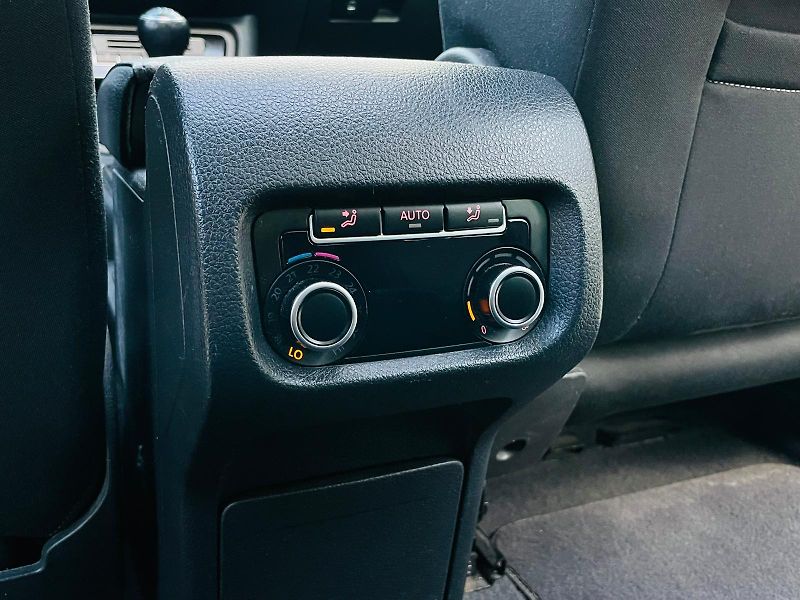 Seat Alhambra 2.0TDI MANUÁL SERVISKA TAŽNÉ - fotka 36 z 51