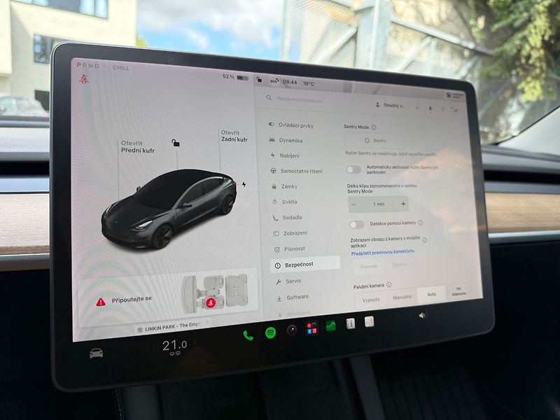 Tesla Model 3 Long Range AWD - fotka 25 z 41