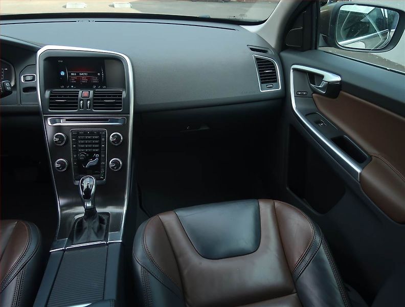 Volvo XC60 (2014) D4, 4X4, Automat, Kůže - fotka 8 z 17