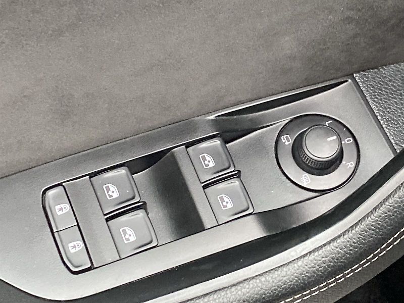 Škoda Superb (2023) Combi 2.0 TDI DSG Sportline - fotka 19 z 33