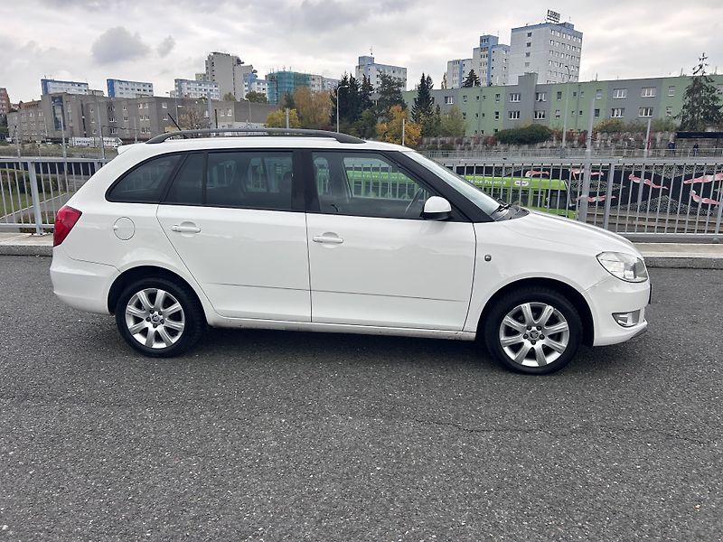 Škoda Fabia Kombi 1.2 TSI Ambiente - fotka 4 z 31