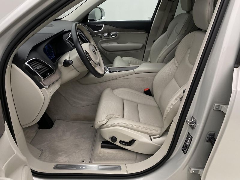 Volvo XC90 B5 AWD INSCRIPTION REZERVACE - fotka 3 z 54