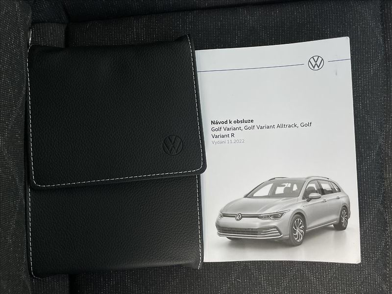 Volkswagen Golf 1,5 eTSI DSG Life ACC  Variant - fotka 18 z 23