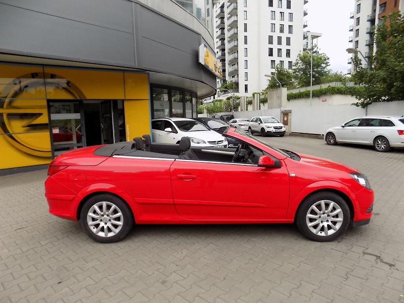 Opel Astra (2008) 1.8 16V - fotka 17 z 18