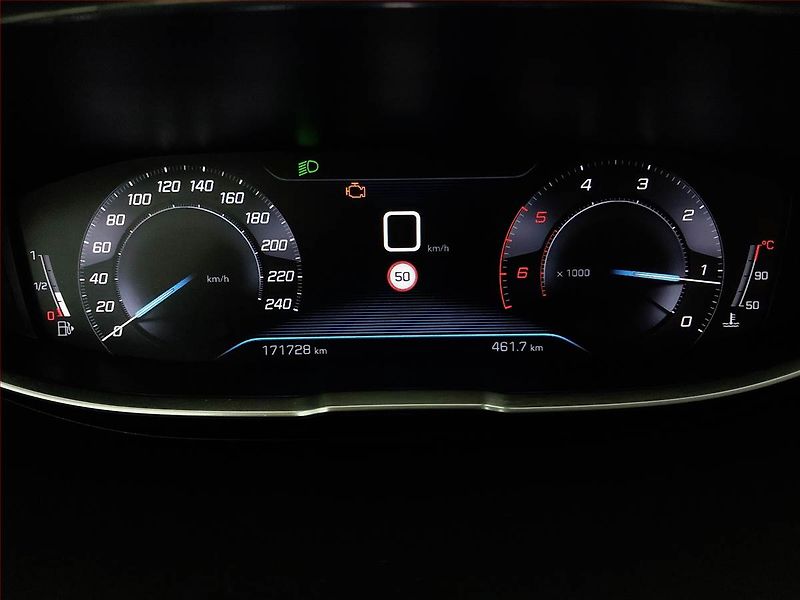Peugeot 5008 (2018) 1.5 BlueHDi, 7 míst, Kůže - fotka 11 z 22