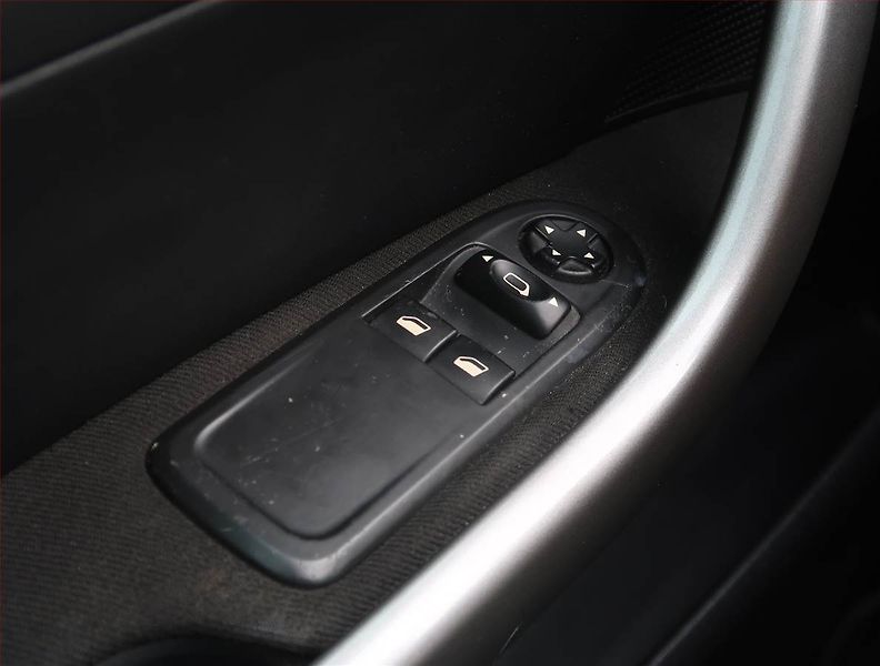 Peugeot 308 (2010) 1.6 HDi, Serv.kniha, nová STK - fotka 15 z 17
