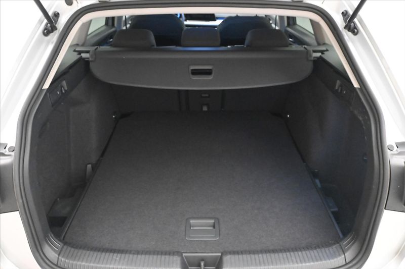 Volkswagen Golf 2,0 TDI 110kW Life LED Záruka - fotka 10 z 31