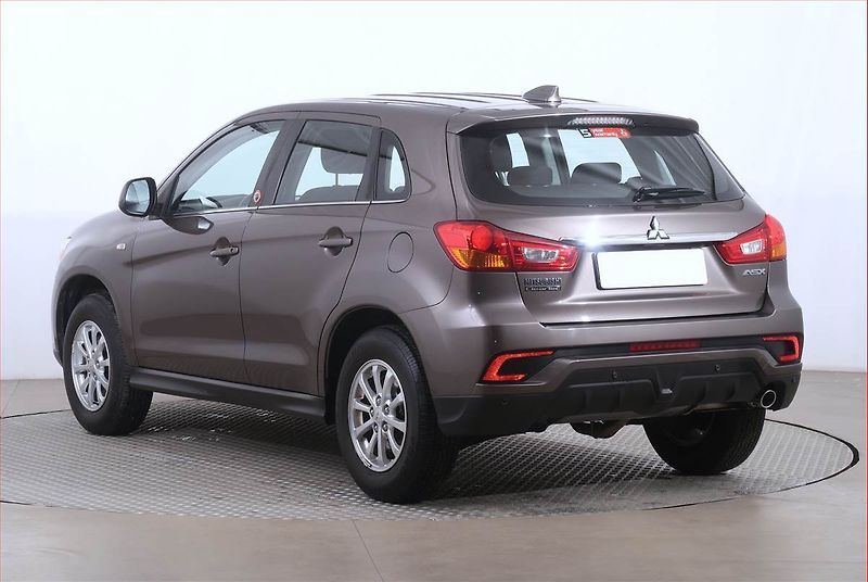 Mitsubishi ASX (2018) Invite 1.6 MIVEC, Serv.kniha - fotka 4 z 20