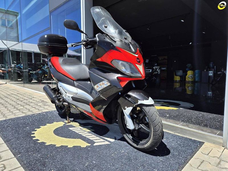 Aprilia SR Max 300 (2012) - fotka 2 z 23