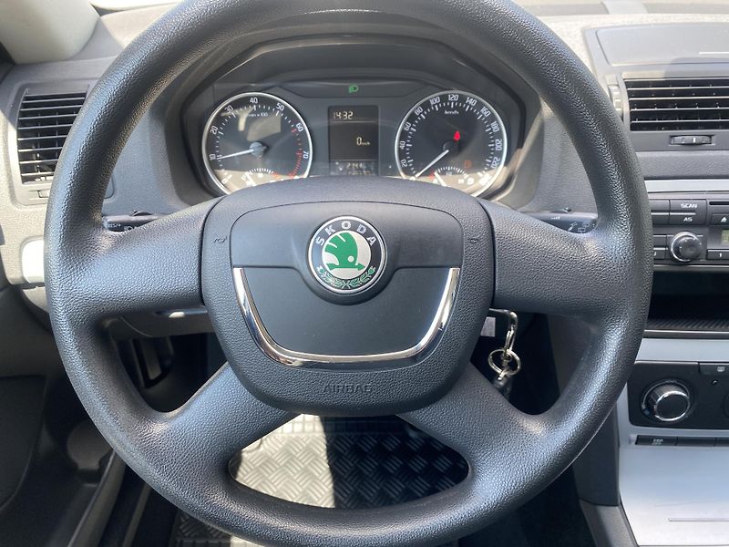 Škoda Octavia 1.6i 75kW - KLIMATIZACE - PDC - fotka 13 z 35