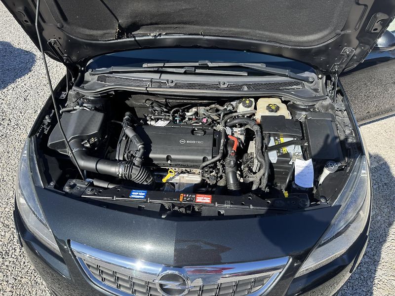 Opel Astra (2013) 1.6(132KW)SPORTS TOURER - fotka 28 z 46