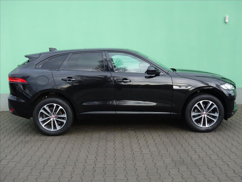 Jaguar F-Pace 2,0 20d AWD PRESTIGE - fotka 6 z 40