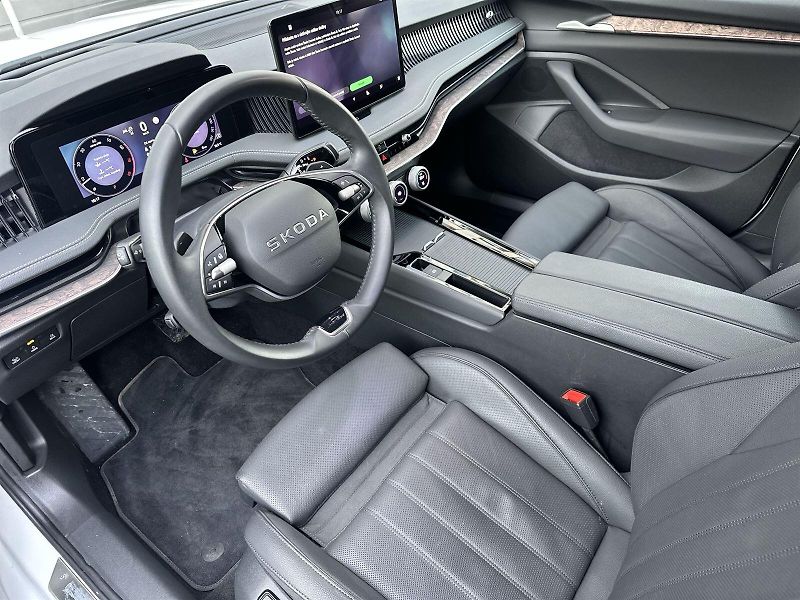 Škoda Superb (2025) 2.0 TSI 4x4 DSG L&K - fotka 6 z 40