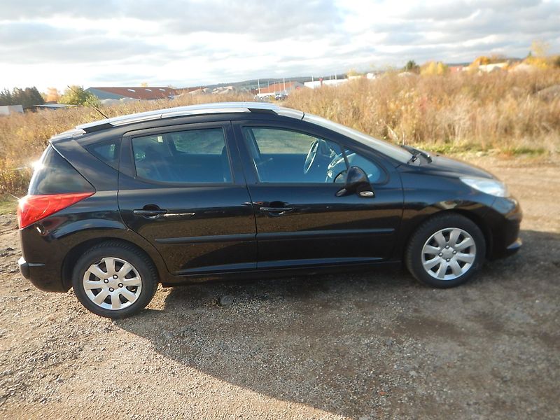 Peugeot 207 1.4 i 70 kw - fotka 5 z 13