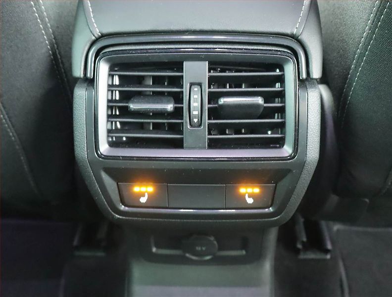 Škoda Karoq (2024) Sportline 1.5 TSI - fotka 22 z 22