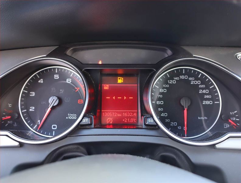 Audi A5 (2010) S-Line 2.0 TFSI, Xenony - fotka 11 z 16