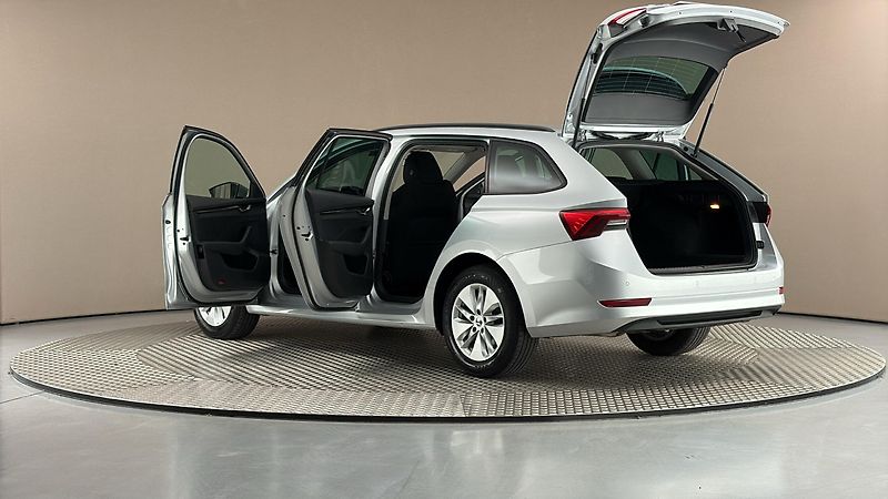 Škoda Octavia 2.0 TDI Ambition Combi - fotka 7 z 24
