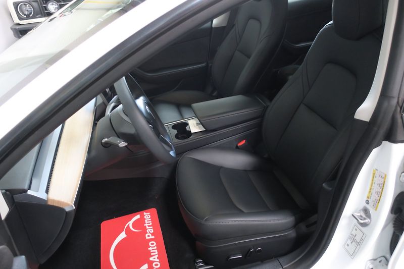 Tesla Model 3 (2023) Long Range Dual Motor SOH 97% - fotka 13 z 48