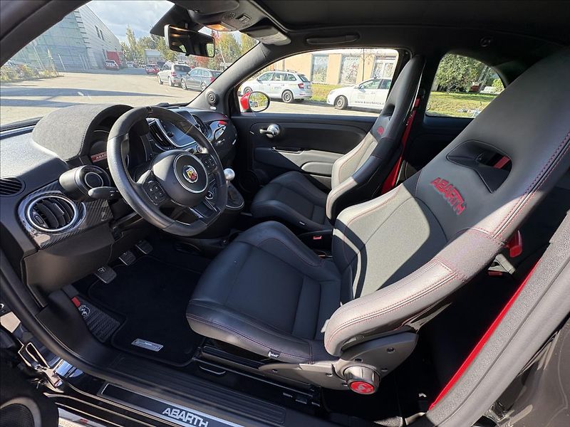 Abarth 595C 1,4 ESSEESSE 132 kW,Xenon,Navi - fotka 3 z 42