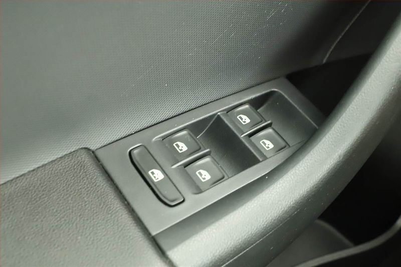 Škoda Rapid (2015) Spaceback 1.6 TDI, Xenony - fotka 12 z 16