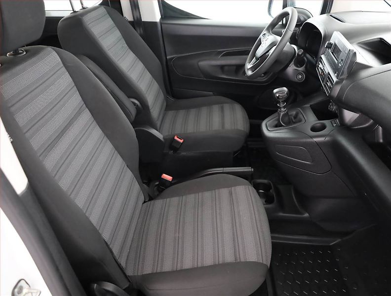Opel Combo (2022) Edition 1.2 Turbo, 5Míst, ČR - fotka 7 z 17