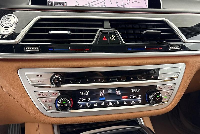 BMW Řada 7 750d xDrive - fotka 20 z 26