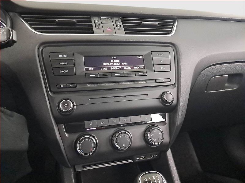 Škoda Octavia (2014) 1.6 TDI, Tempomat - fotka 12 z 19