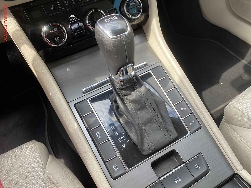 Škoda Superb (2021) 2.0 TSi, ČR, Style, DSG - fotka 17 z 19