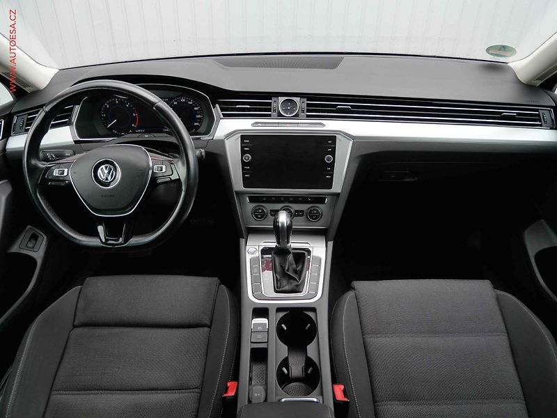 Volkswagen Passat (2018) 1.6 TDi, Comfortline, DSG - fotka 8 z 21