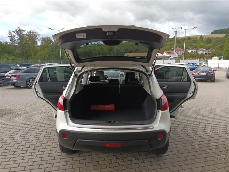 Nissan Qashqai 2,0 dCi 110 kW Automat,4X4,TZ - fotka 18 z 40