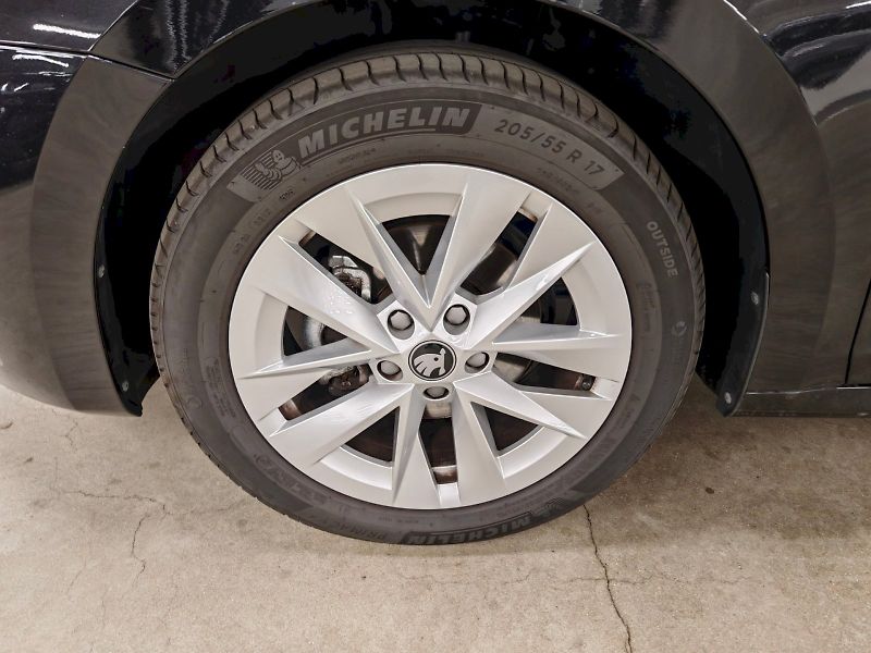 Škoda Octavia (2025) 1.5 TSI 85 kW Top Selection - fotka 31 z 31