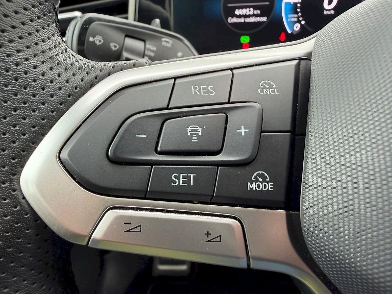 Volkswagen Passat (2024) 2.0 TDI 110 kW R-LINE - fotka 12 z 35