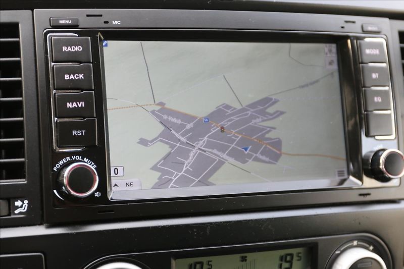 Volkswagen Multivan 2,5 TDi, Tažné , Klima - fotka 22 z 40