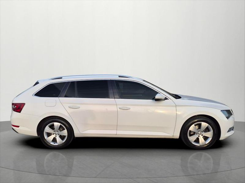 Škoda Superb 2,0 TDI 110 KW STYLE DSG ČR - fotka 8 z 26
